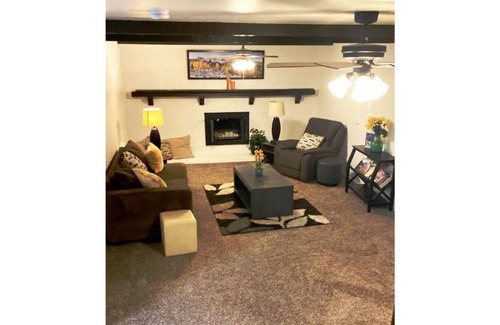 Aurora House | Cheerful large 5 bedroom home with space to spare