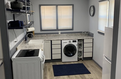 Norton House | Cheerful newly remodeled 1-bedroom with fireplace