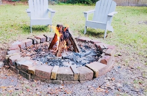 Ocean Springs House | Cheerful One Bedroom Remodeled Tiny Home, close to everything!