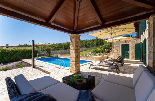Ripenda Kosi House | Cheerful sea view villa Franka in a quiet location
