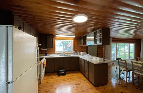 Beckwith Cottage | Cheerful Waterfront Cottage