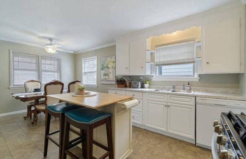 East Rochester House | Cheery 2-BDRM in East Rochester! w/onsite parking
