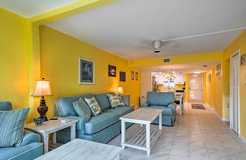 Iona Condo | Cheery Condo with Pool Access: 3 Miles to Beach!