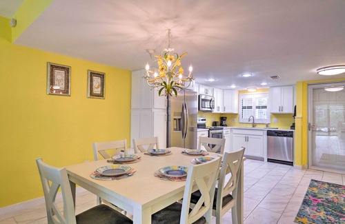 Iona Condo | Cheery Condo with Pool Access: 3 Miles to Beach!