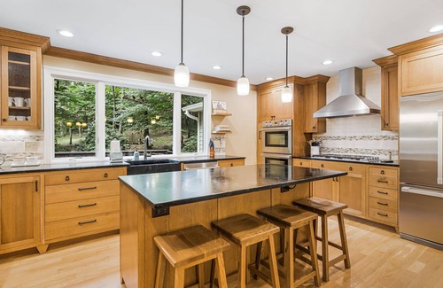 Royal Pines House | Chef’s Kitchen, Fire Pit & Soaking Tub | Quiet Escape + Biltmore Pass