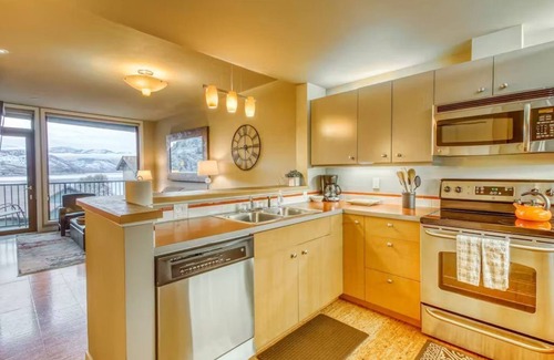 Chelan Condo | Chelan Resort Suites: Water Sunset #303