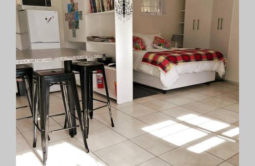 Port Elizabeth Apartment | Chelmsford Cottage