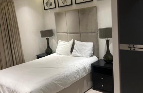 Sands End Apartment | Chelsea creek