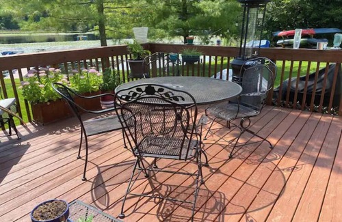 Lyndon Township House | Chelsea Lake House, Game Room, & Pontoon-rental
