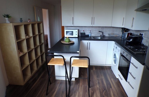 Chelsea Riverside Apartment | Chelsea Orange Apartment Sleeps10-PetsOK-Parking
