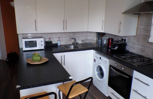 Chelsea Riverside Apartment | Chelsea Orange Apartment Sleeps10-PetsOK-Parking