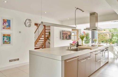 Cheltenham House | Cheltenham's Most Luxurious House - Beautiful Hot Tub & Indoor Pool