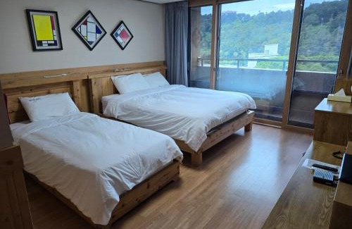 Songsan-dong Hotel | Cheonjiyeon Hotel