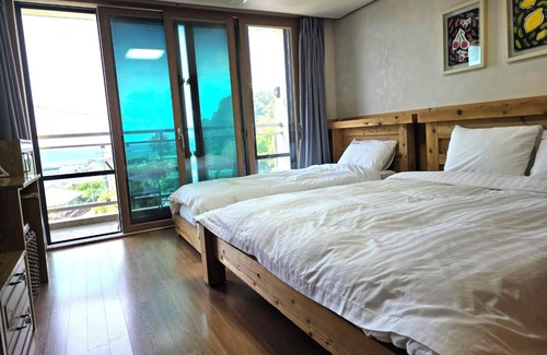Songsan-dong Hotel | Cheonjiyeon Hotel