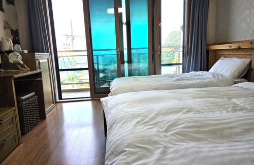 Songsan-dong Hotel | Cheonjiyeon Hotel