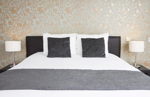 Maresfield Hotel | Chequers Inn by Greene King Inns