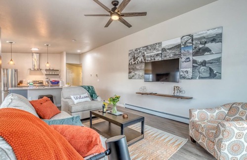 Fruita House | Cherry Pie: Stylish Stay Near Trails & Downtown