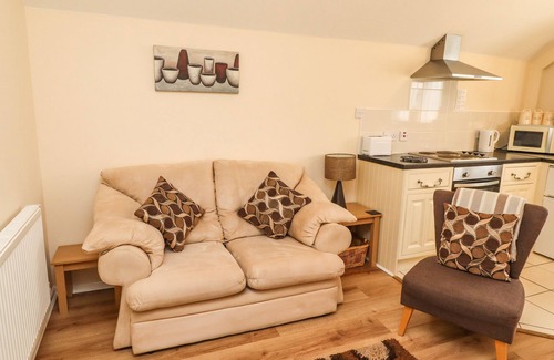 Louth Cottage | CHERRY PIPS, pet friendly, with a garden in Saltfleetby