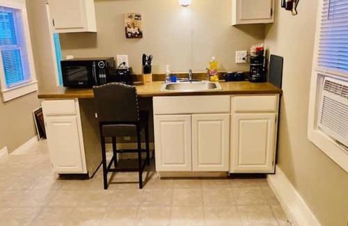 Cherry Street Apartment | Cherry St*Little Love House-Shop-Dine-Route 66