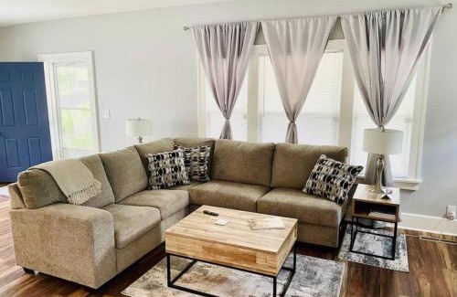 Cherry Street Villa | CHERRY STREET LUXURY- SHOPPING-DINING-BY DOWNTOWN AND HOSPITALs