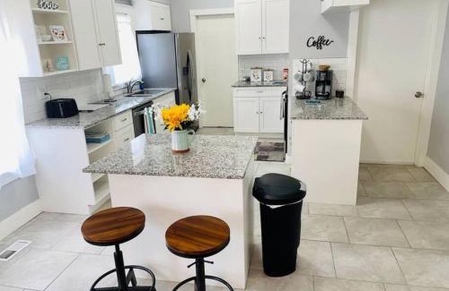 Cherry Street Villa | CHERRY STREET LUXURY- SHOPPING-DINING-BY DOWNTOWN AND HOSPITALs
