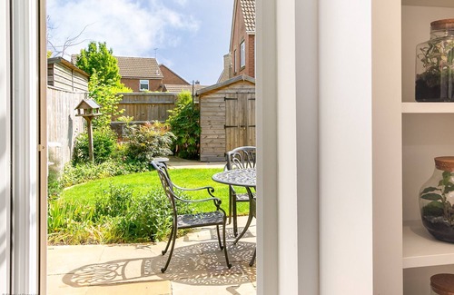 Bicester House | Cherry Tree Cottage | Bicester Holiday Let | 2 Beds & Sleeps 4