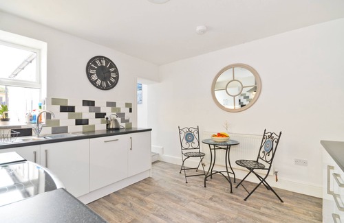East Cowes Cottage | Cherry Tree Cottage, Cottage close to amenities
