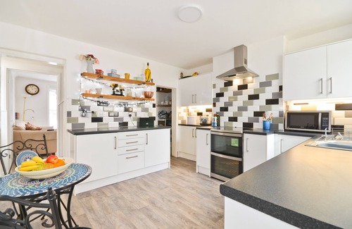 East Cowes Cottage | Cherry Tree Cottage, Cottage close to amenities