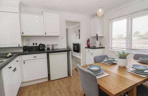 Kidlington Cottage | CHERRY TREE, pet friendly, with a garden in Kidlington