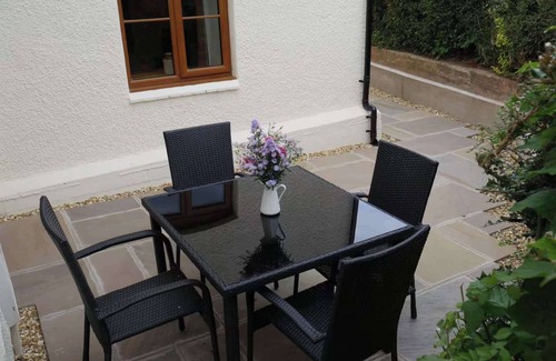 Hay on Wye House | Cherry Trees - 2 bedrooms -Pets Ok - woodburner