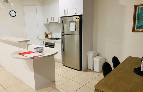 Mildura House | Cherry Villa 3: Luxurious 3BR Inner City Townhouse. Free WIFI.