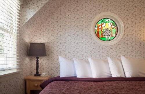 Oak Park Bed & Breakfast | Cheshire Cat Inn & Cottages