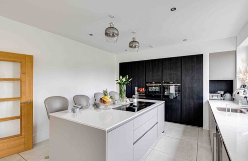 Willaston House | Cheshire. Very Contemporary. Huge Home & Hot tub.