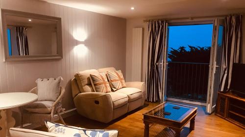Bridport Apartment | Chesil Beach Lodge Burton Bradstock Dorset DT64RJ