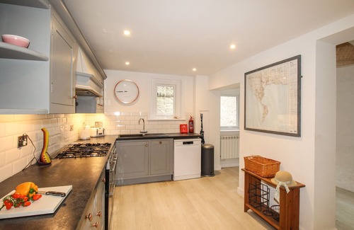Portland House | CHESIL VIEWS, pet friendly, character holiday cottage in Fortuneswell