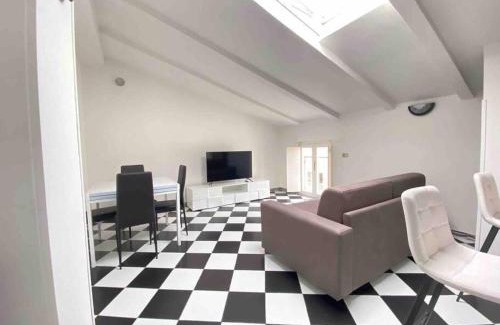 Azzano Mella Apartment | Chess House