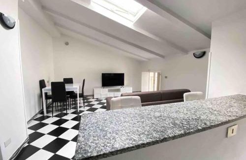 Azzano Mella Apartment | Chess House