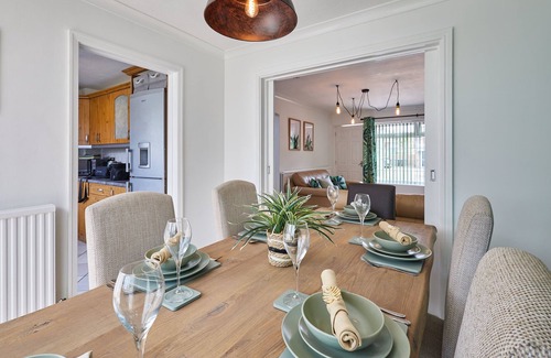 Blacon House | Chester home only 2km from famous Races and Roman City, sleeps 6 by Restfully