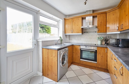 Blacon House | Chester home only 2km from famous Races and Roman City, sleeps 6 by Restfully
