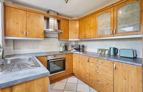 Blacon House | Chester home only 2km from famous Races and Roman City, sleeps 6 by Restfully