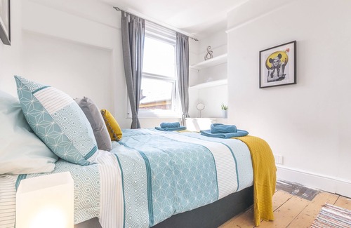 Exeter House | Chestnut House , Stylish House center Exeter