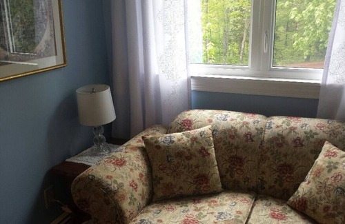 Anne's Land Bed & Breakfast | Chestnut Lane Bed & Breakfast - The Blue Room