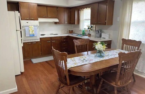 Huntingburg House | Chestnut Street Retreat