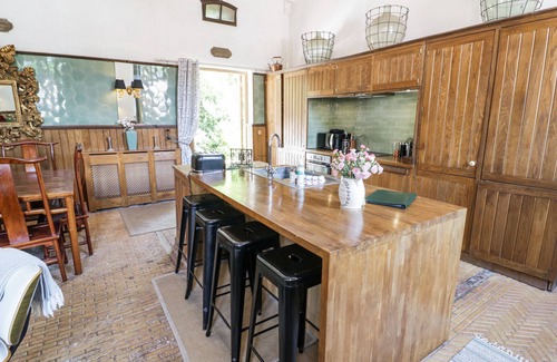Amerton Cottage | CHETWYND LODGE, pet friendly, with a garden in Great Haywood