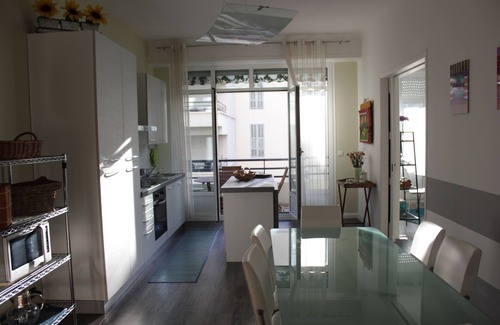 Carre d'Or Apartment | Chez Albertine: bright 105m² apartment, two minutes from the sea