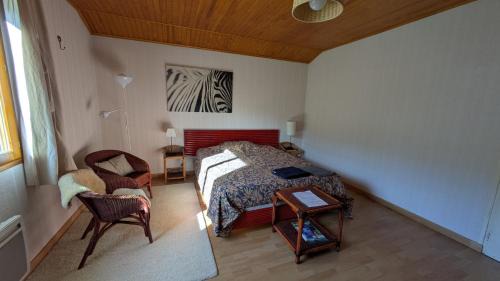 Varces-Allieres-et-Risset House | Chez Claire - Immense chambre, salle de bain indépendante réservée aux voyageurs, quartier calme, parking gratuit dans cour fermée