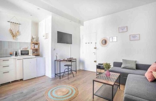 Hotel-de-Ville Apartment | Chez Delphine - Nice Studio in the centre of the Vieux Port