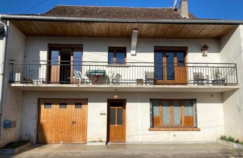 Chouzelot Apartment | Chez Doukine, Appartement avec balcon à Chouzelot