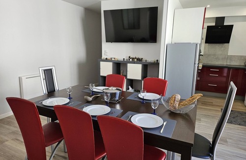 Bagneres-de-Luchon Apartment | Chez Louise, 3min from the market and 10min from the chairlift, ideal for families