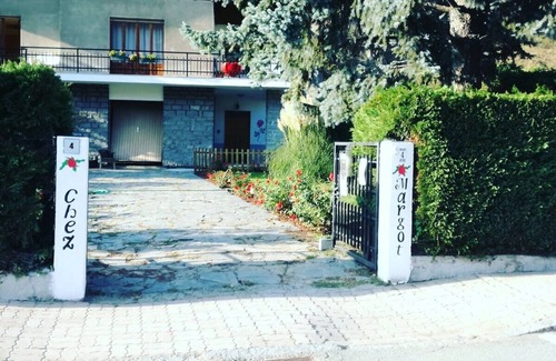 Chatillon Apartment | CHEZ MARGOT HOUSE IN THE GREEN housing overlooking the garden near the center